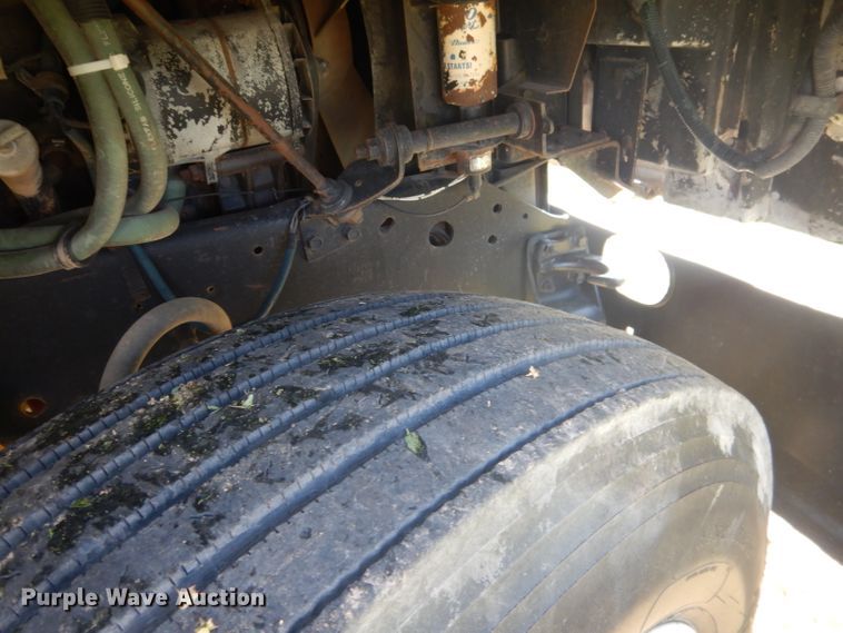 image for item DG5840 1985 International 2375 crane truck