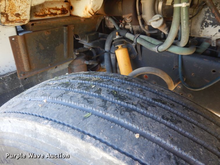 image for item DG5840 1985 International 2375 crane truck