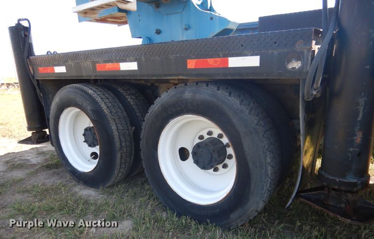 image for item DG5840 1985 International 2375 crane truck