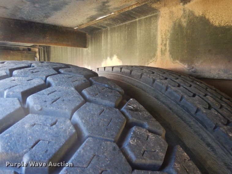 image for item DG5840 1985 International 2375 crane truck