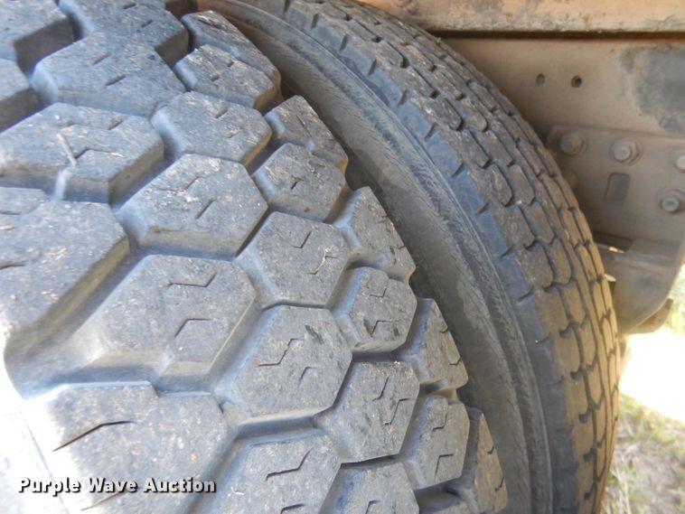 image for item DG5840 1985 International 2375 crane truck