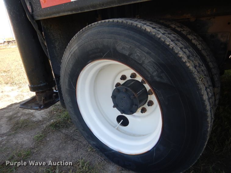 image for item DG5840 1985 International 2375 crane truck