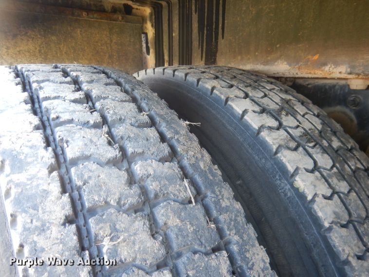 image for item DG5840 1985 International 2375 crane truck