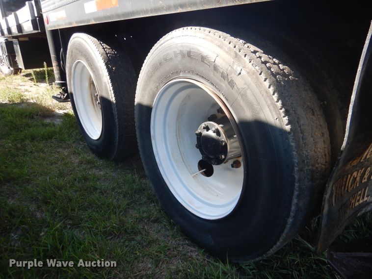 image for item DG5840 1985 International 2375 crane truck