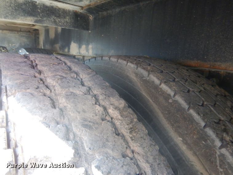 image for item DG5840 1985 International 2375 crane truck