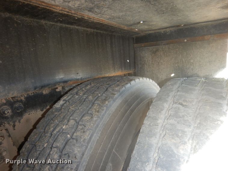 image for item DG5840 1985 International 2375 crane truck