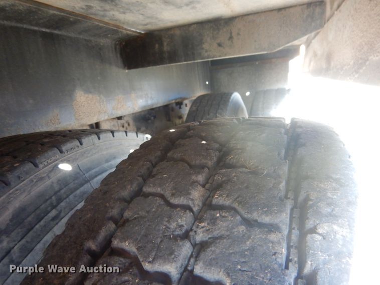 image for item DG5840 1985 International 2375 crane truck