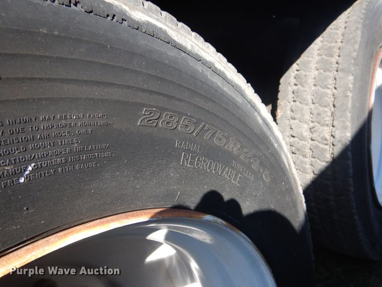 image for item DG5840 1985 International 2375 crane truck