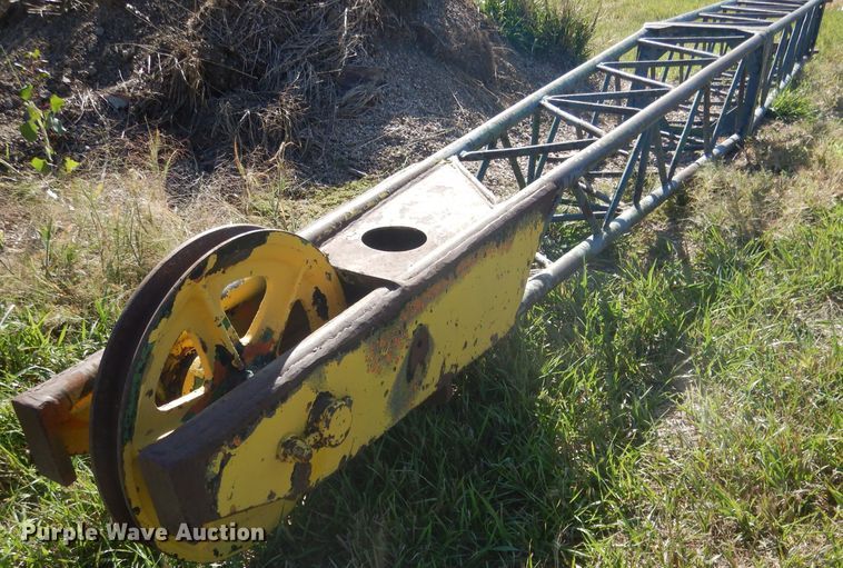 image for item DG5840 1985 International 2375 crane truck