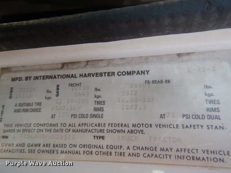 image for item DG5840 1985 International 2375 crane truck