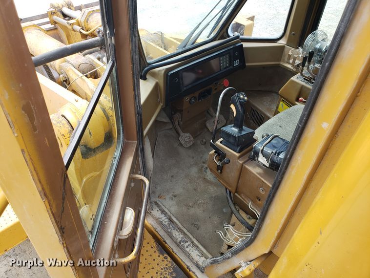 image for item DG7624 1994 Caterpillar 988F wheel loader