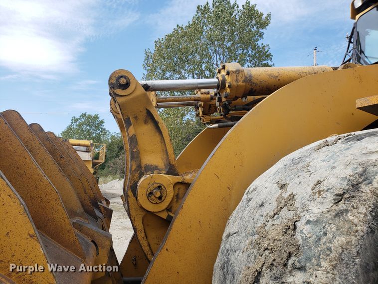 image for item DG7624 1994 Caterpillar 988F wheel loader