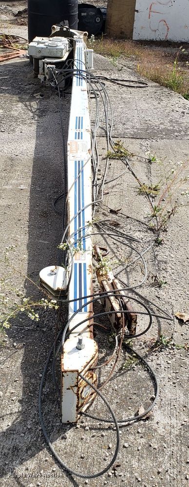 image for item DG7637 Autocrane