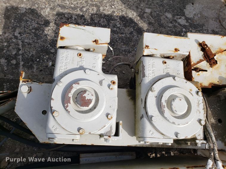 image for item DG7637 Autocrane