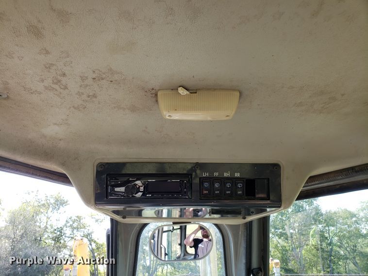 image for item DG7638 1998 Komatsu D65EX-12 dozer