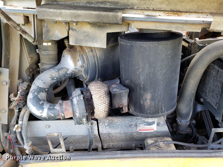 image for item DG7638 1998 Komatsu D65EX-12 dozer