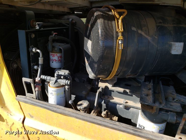 image for item DG7638 1998 Komatsu D65EX-12 dozer