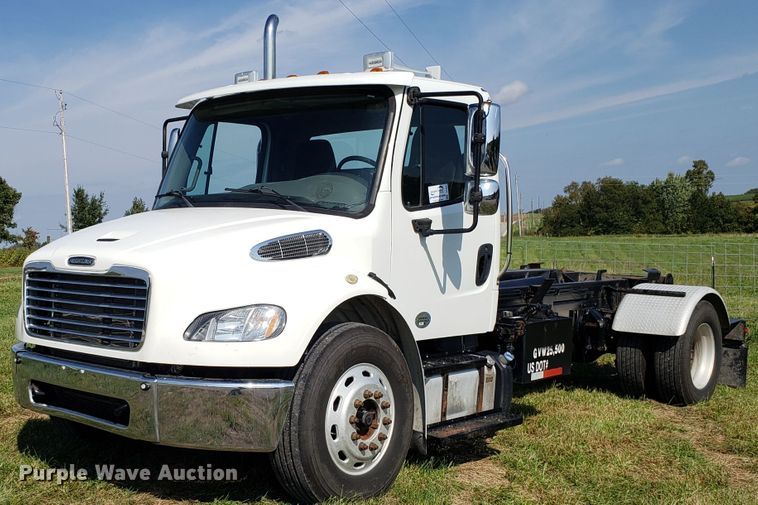 image for item DG7644 2014 Freightliner Business Class M2 hooklift truck