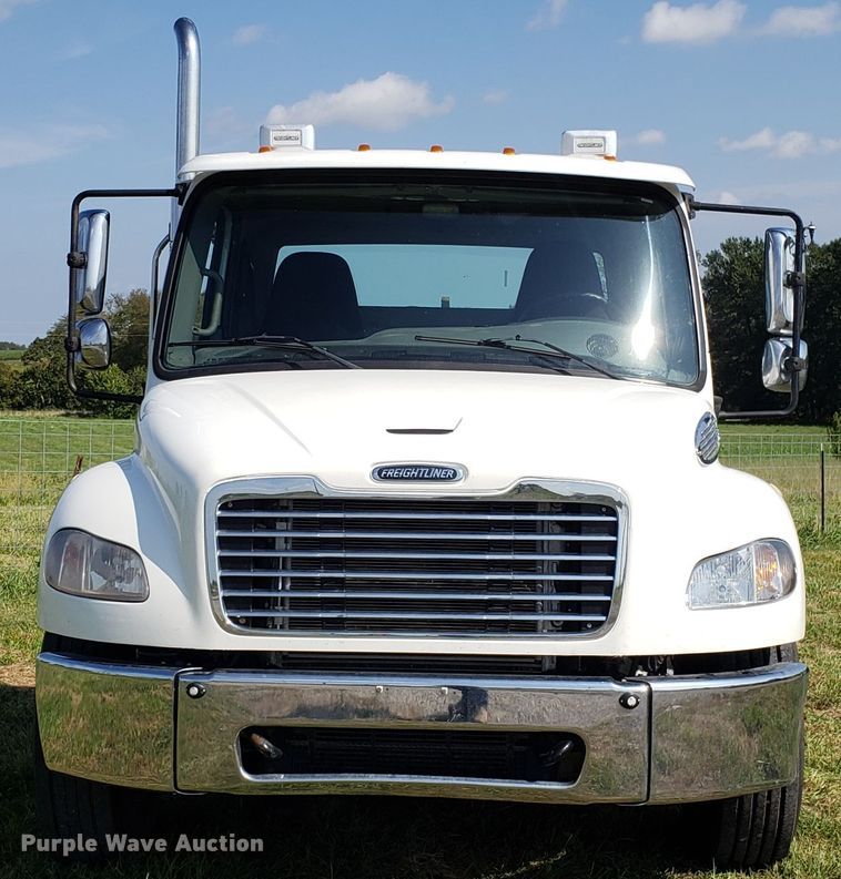 image for item DG7644 2014 Freightliner Business Class M2 hooklift truck