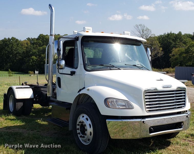 image for item DG7644 2014 Freightliner Business Class M2 hooklift truck