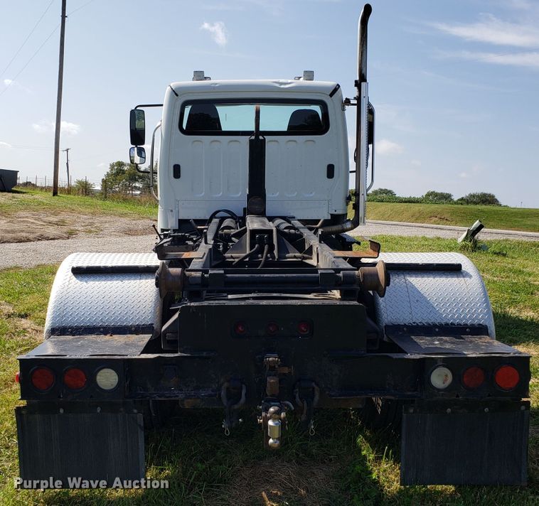 image for item DG7644 2014 Freightliner Business Class M2 hooklift truck