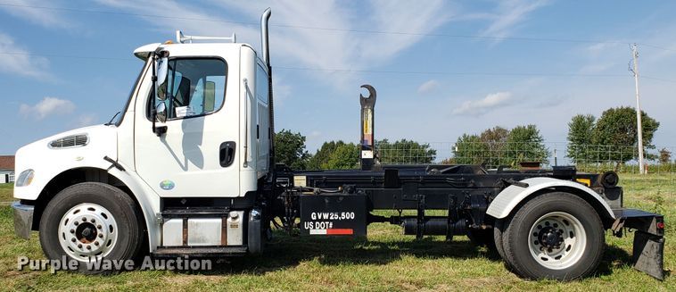 image for item DG7644 2014 Freightliner Business Class M2 hooklift truck