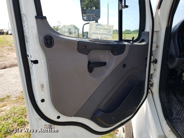 image for item DG7644 2014 Freightliner Business Class M2 hooklift truck