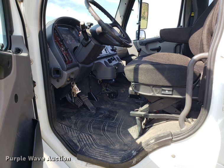 image for item DG7644 2014 Freightliner Business Class M2 hooklift truck