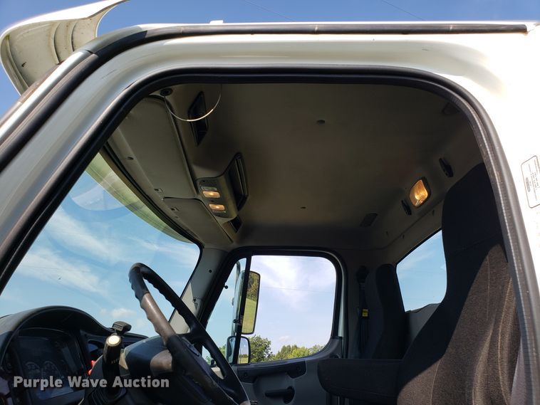 image for item DG7644 2014 Freightliner Business Class M2 hooklift truck