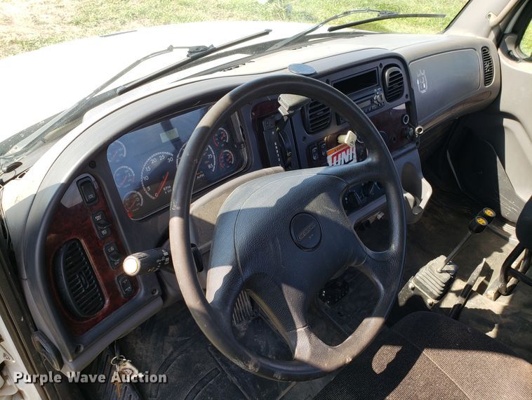 image for item DG7644 2014 Freightliner Business Class M2 hooklift truck