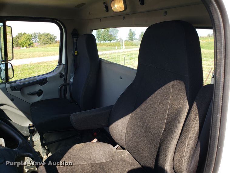 image for item DG7644 2014 Freightliner Business Class M2 hooklift truck