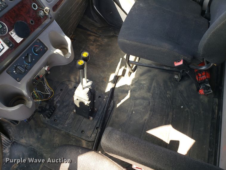 image for item DG7644 2014 Freightliner Business Class M2 hooklift truck