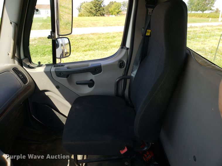 image for item DG7644 2014 Freightliner Business Class M2 hooklift truck