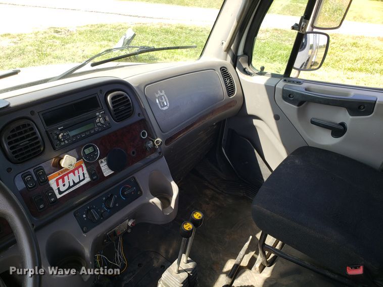 image for item DG7644 2014 Freightliner Business Class M2 hooklift truck