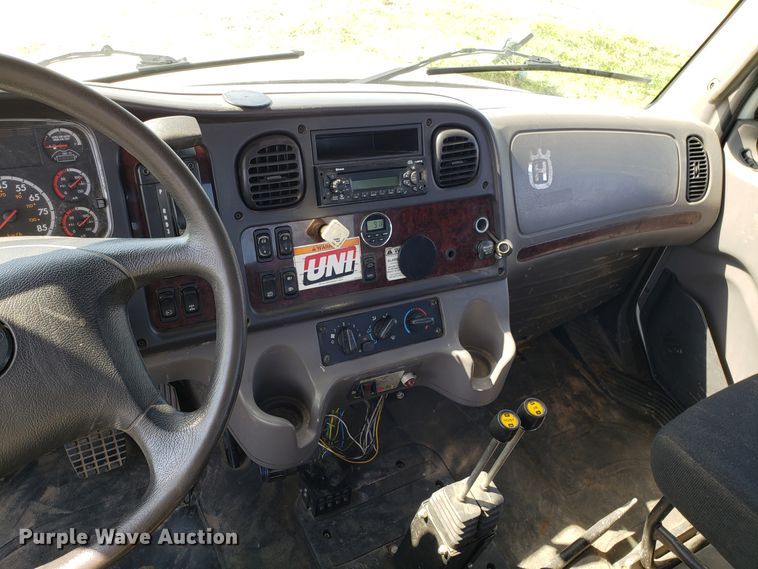 image for item DG7644 2014 Freightliner Business Class M2 hooklift truck