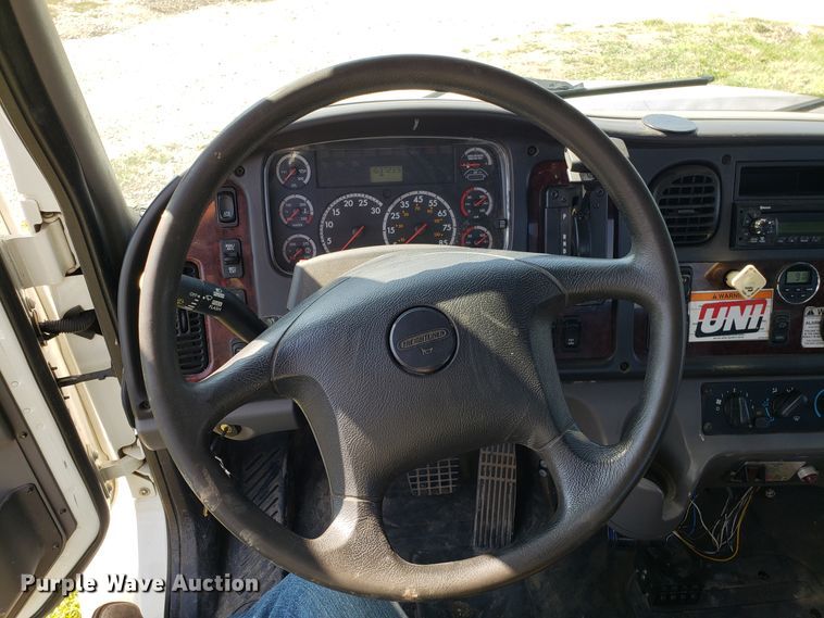 image for item DG7644 2014 Freightliner Business Class M2 hooklift truck