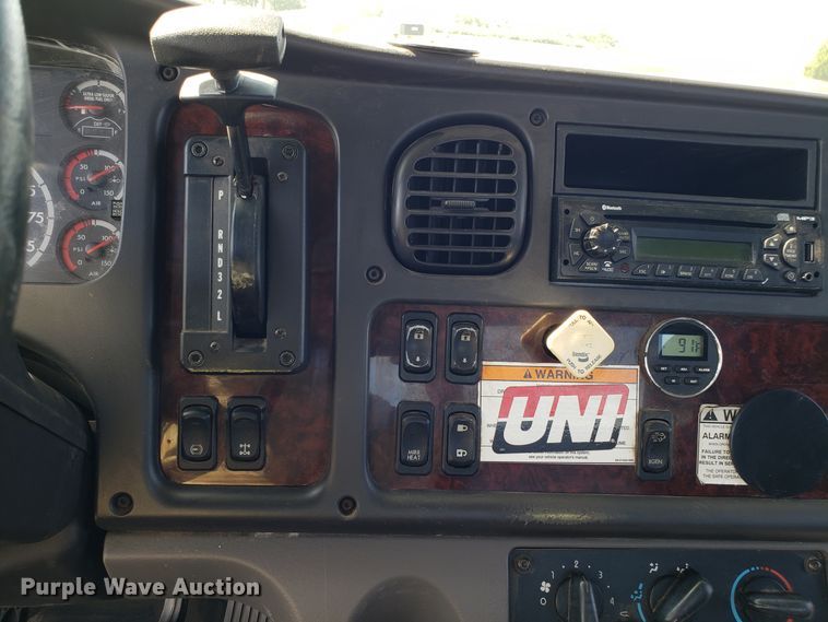 image for item DG7644 2014 Freightliner Business Class M2 hooklift truck