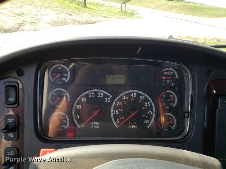 image for item DG7644 2014 Freightliner Business Class M2 hooklift truck