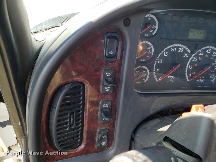 image for item DG7644 2014 Freightliner Business Class M2 hooklift truck