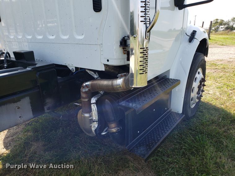 image for item DG7644 2014 Freightliner Business Class M2 hooklift truck