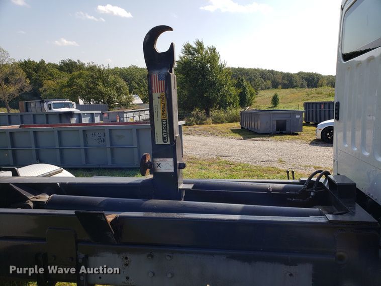 image for item DG7644 2014 Freightliner Business Class M2 hooklift truck