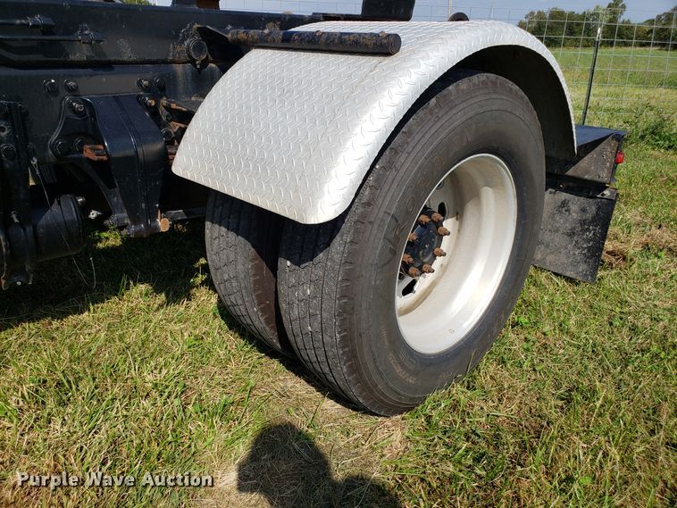 image for item DG7644 2014 Freightliner Business Class M2 hooklift truck