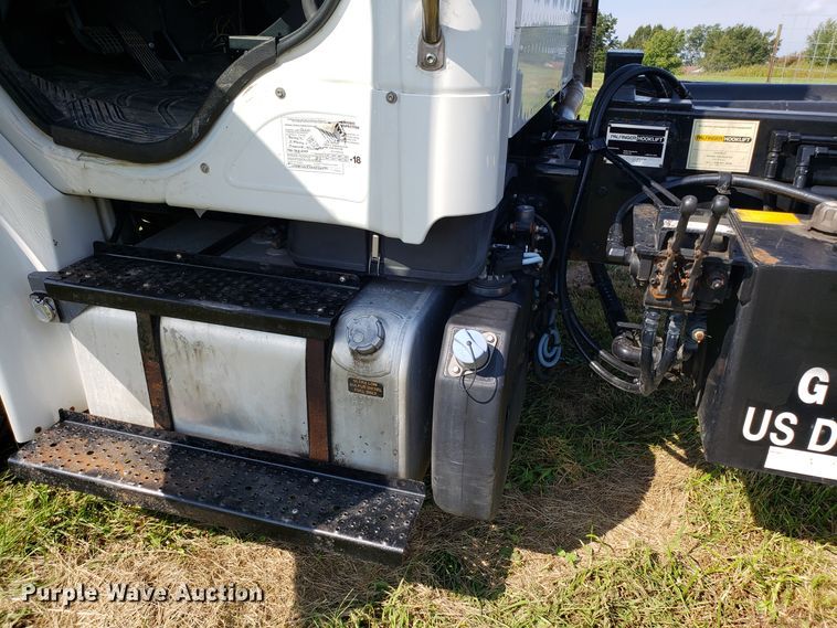 image for item DG7644 2014 Freightliner Business Class M2 hooklift truck