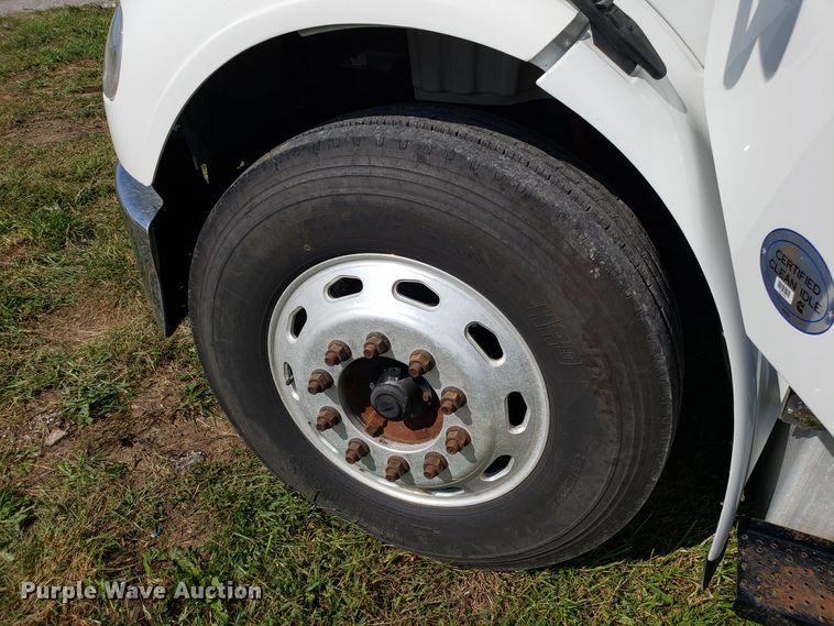 image for item DG7644 2014 Freightliner Business Class M2 hooklift truck