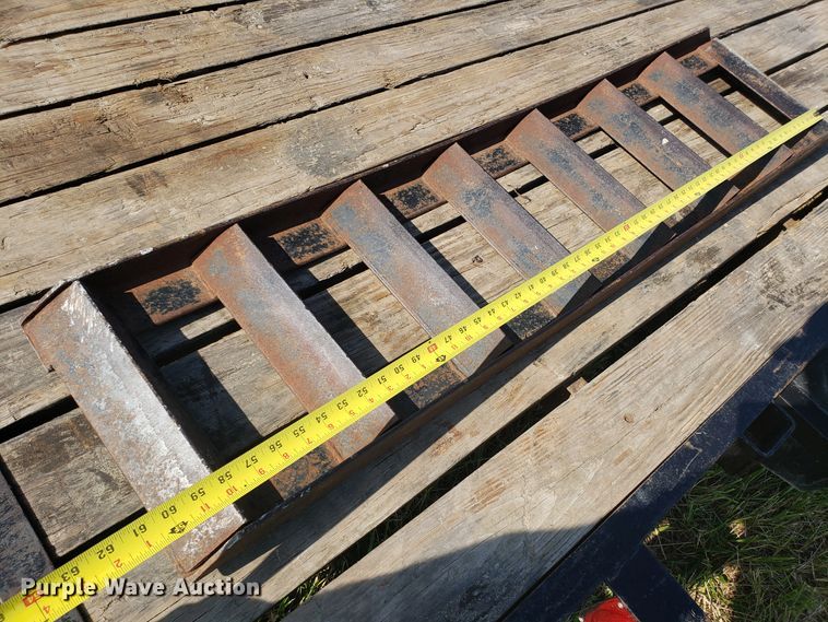 image for item DG7652 1999 Hull utility trailer