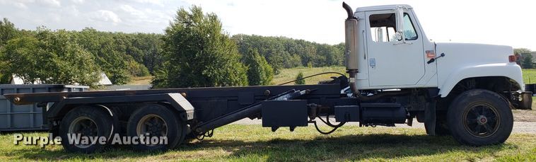 image for item DG7657 1985 International F2574 roll-off container truck