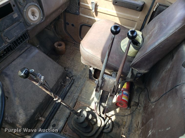 image for item DG7657 1985 International F2574 roll-off container truck