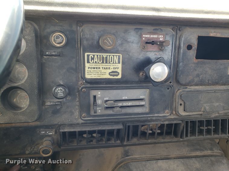 image for item DG7657 1985 International F2574 roll-off container truck