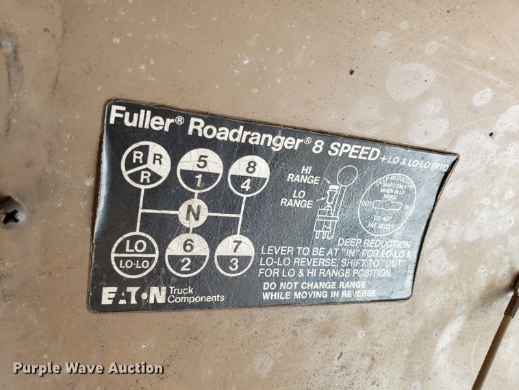 image for item DG7657 1985 International F2574 roll-off container truck