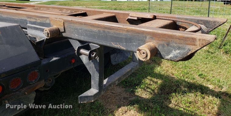 image for item DG7657 1985 International F2574 roll-off container truck